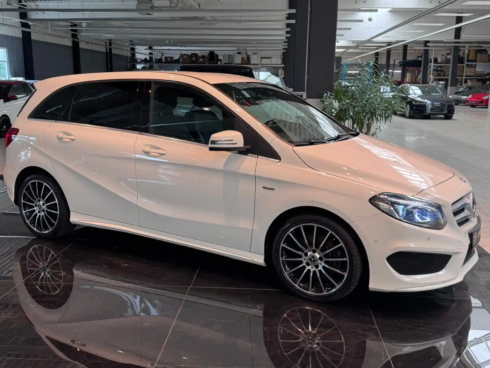 Mercedes-Benz B 220