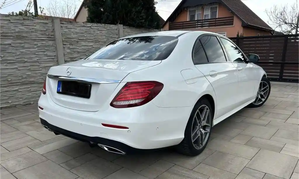 Mercedes-Benz E 220