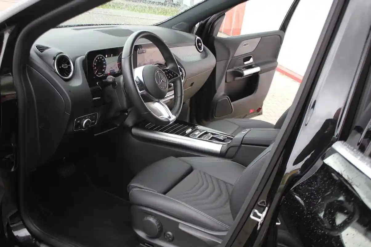 Mercedes-Benz B 180