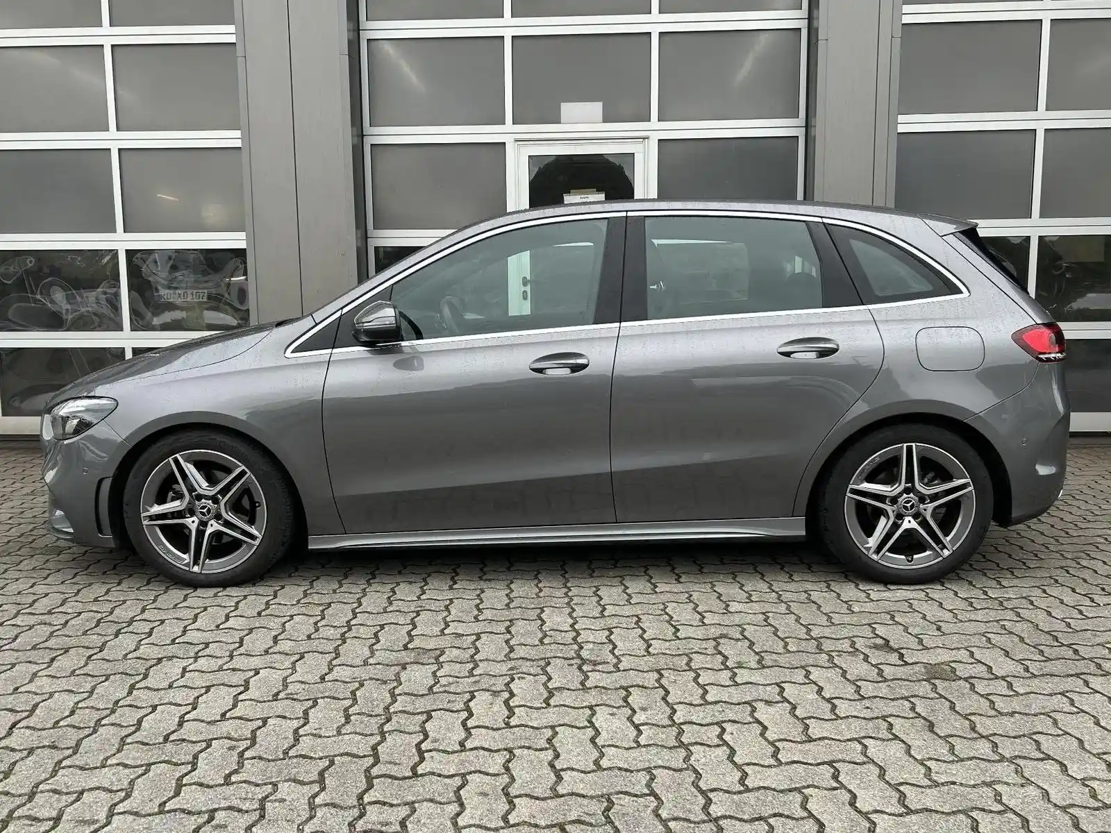 Mercedes-Benz B 200