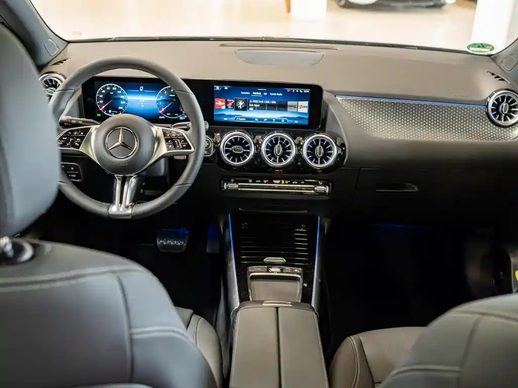 Mercedes-Benz B 180