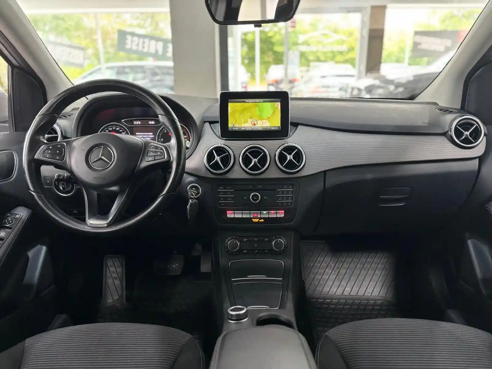 Mercedes-Benz B 180
