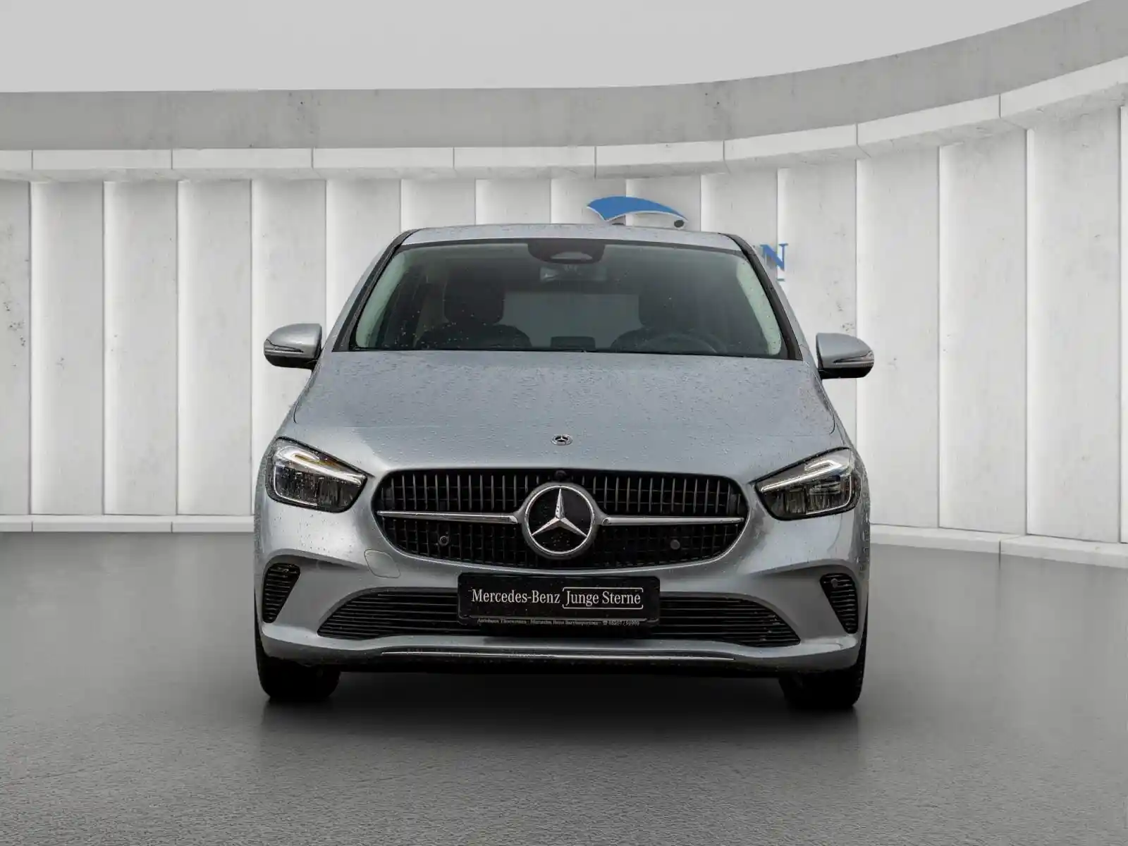 Mercedes-Benz B 180