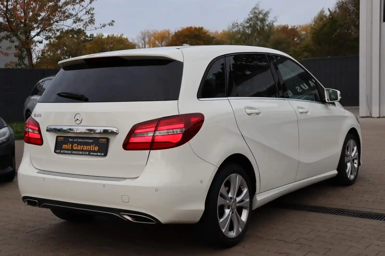 Mercedes-Benz B 180
