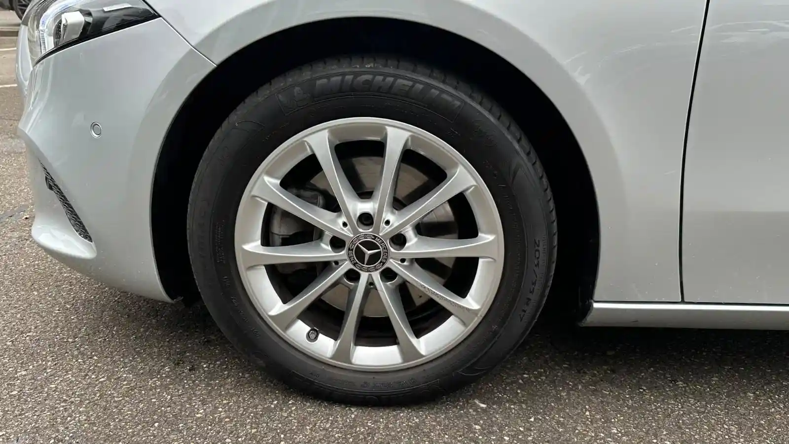 Mercedes-Benz A 220