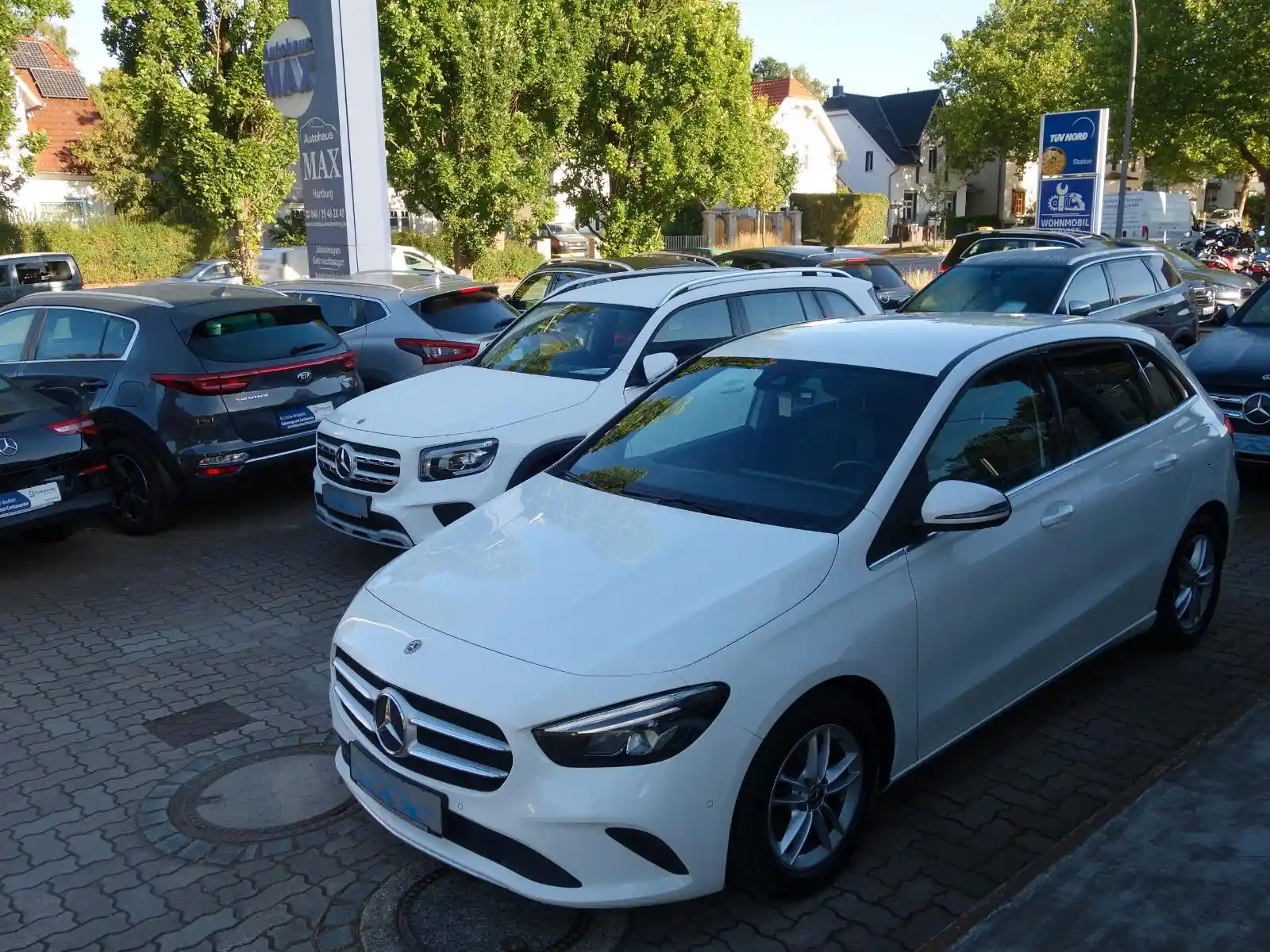 Mercedes-Benz B 180