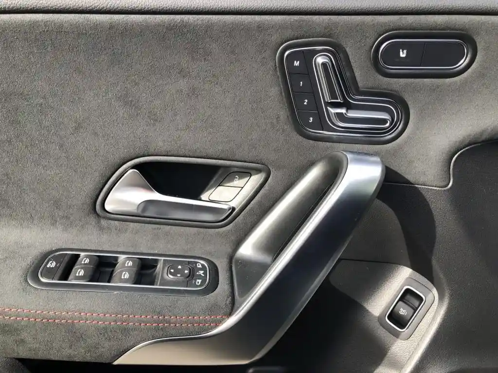 Mercedes-Benz CLA 220