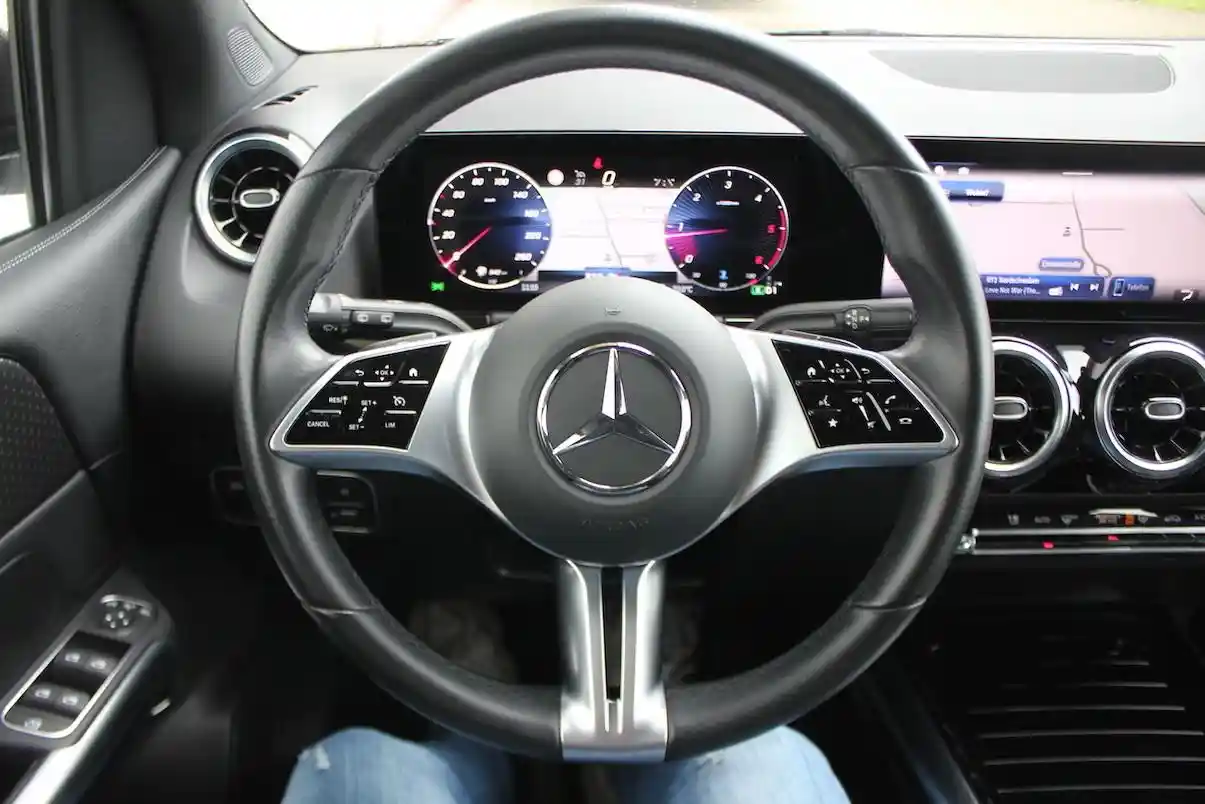 Mercedes-Benz B 180