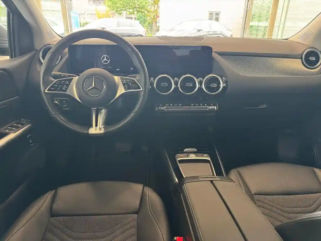Mercedes-Benz B 220