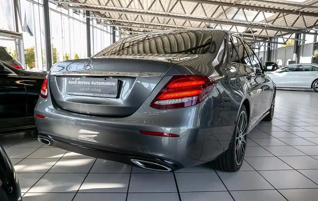Mercedes-Benz E 200