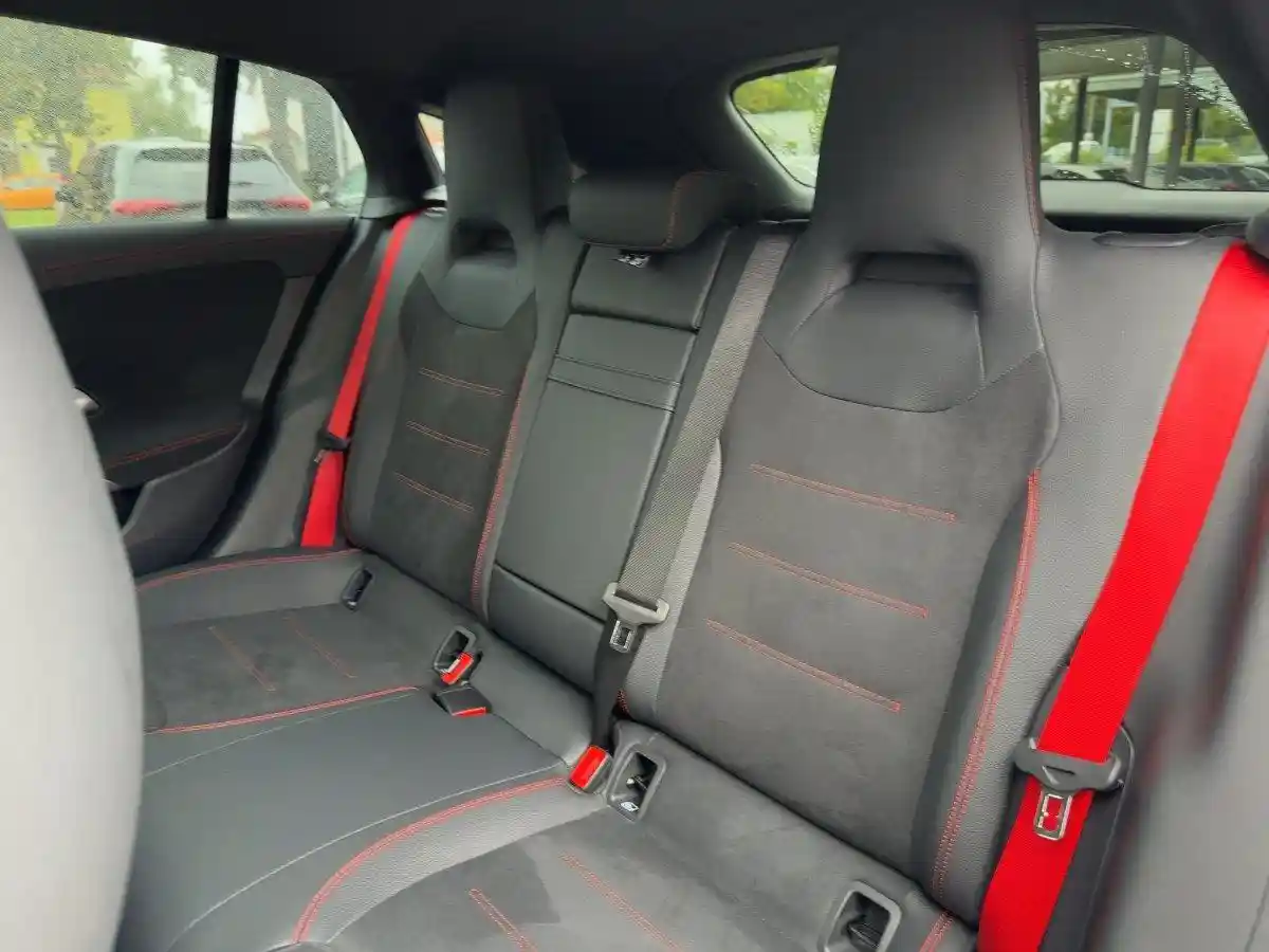 Mercedes-Benz CLA 35 AMG Shooting Brake