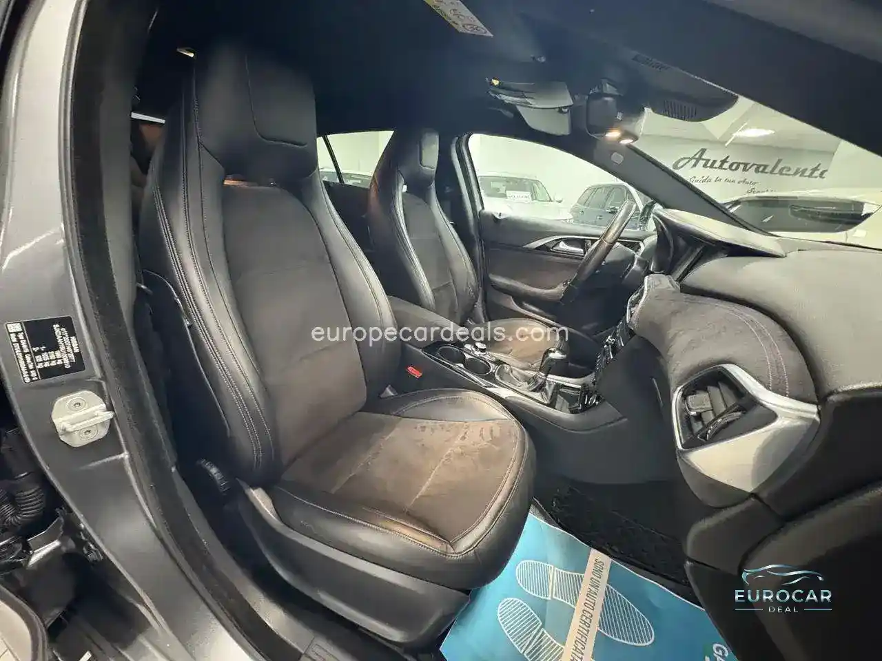 Infiniti Q30