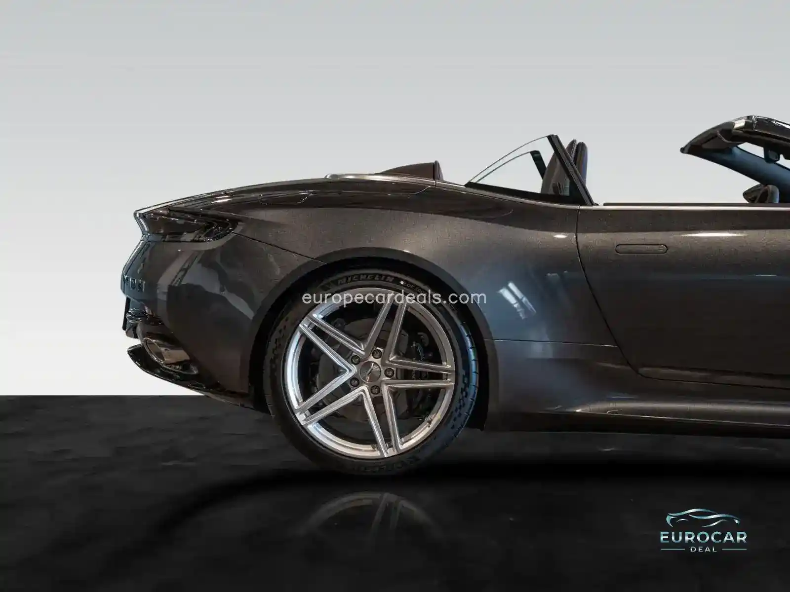Aston Martin DB12
