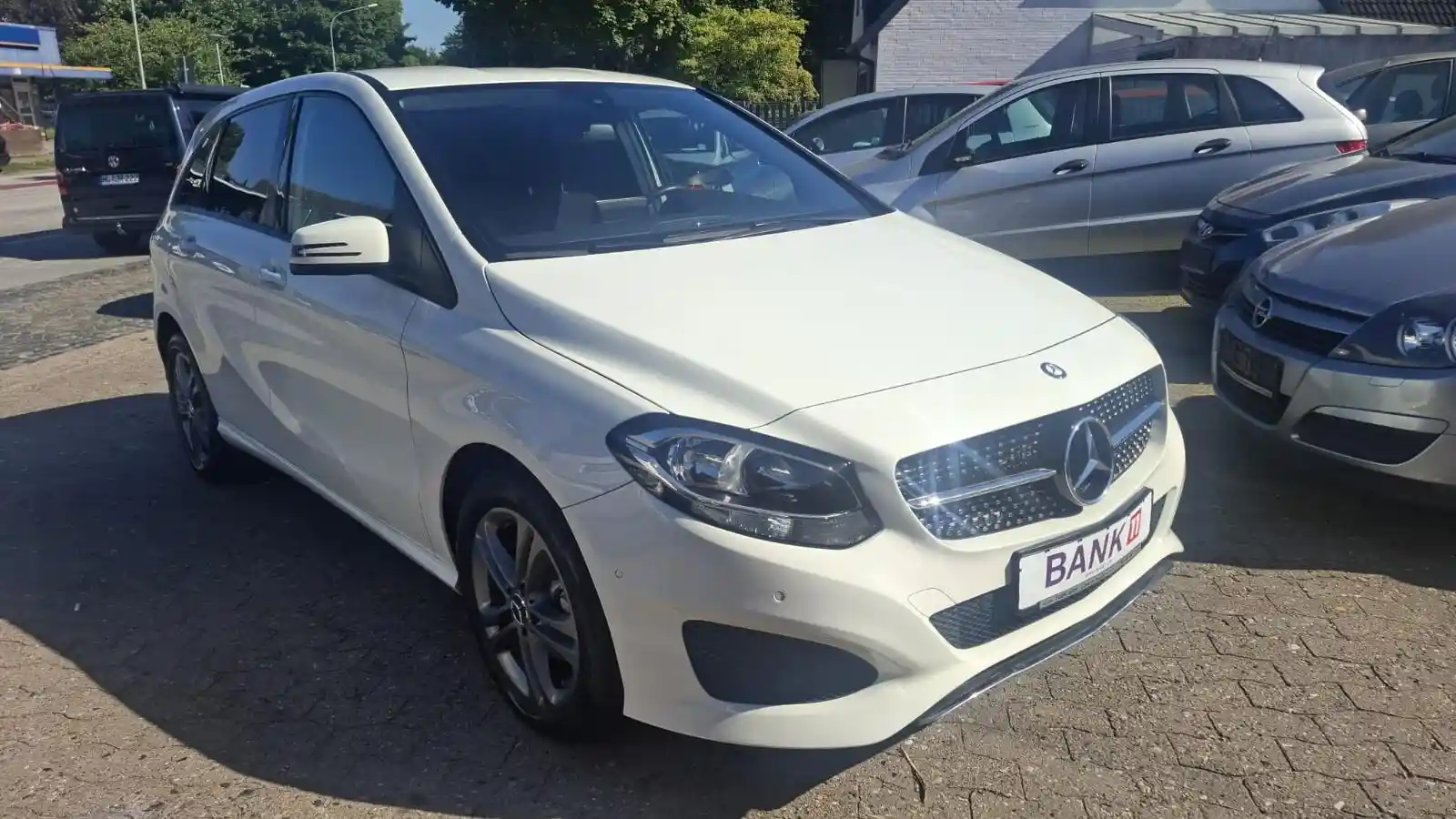 Mercedes-Benz B 220