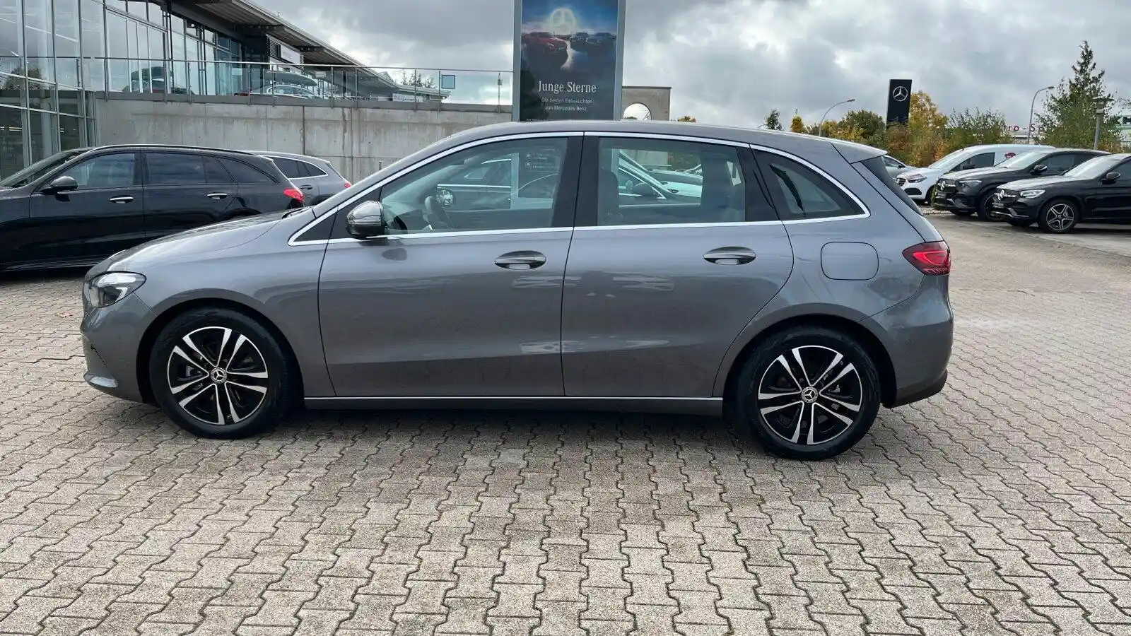 Mercedes-Benz B 180