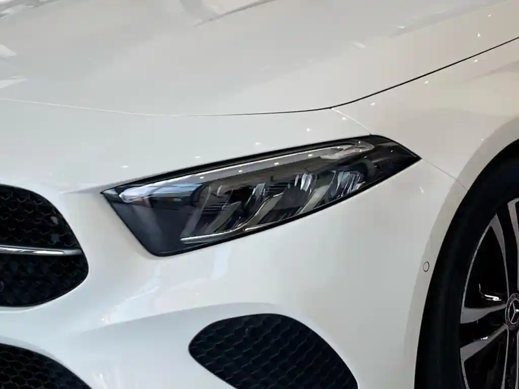 Mercedes-Benz A 200