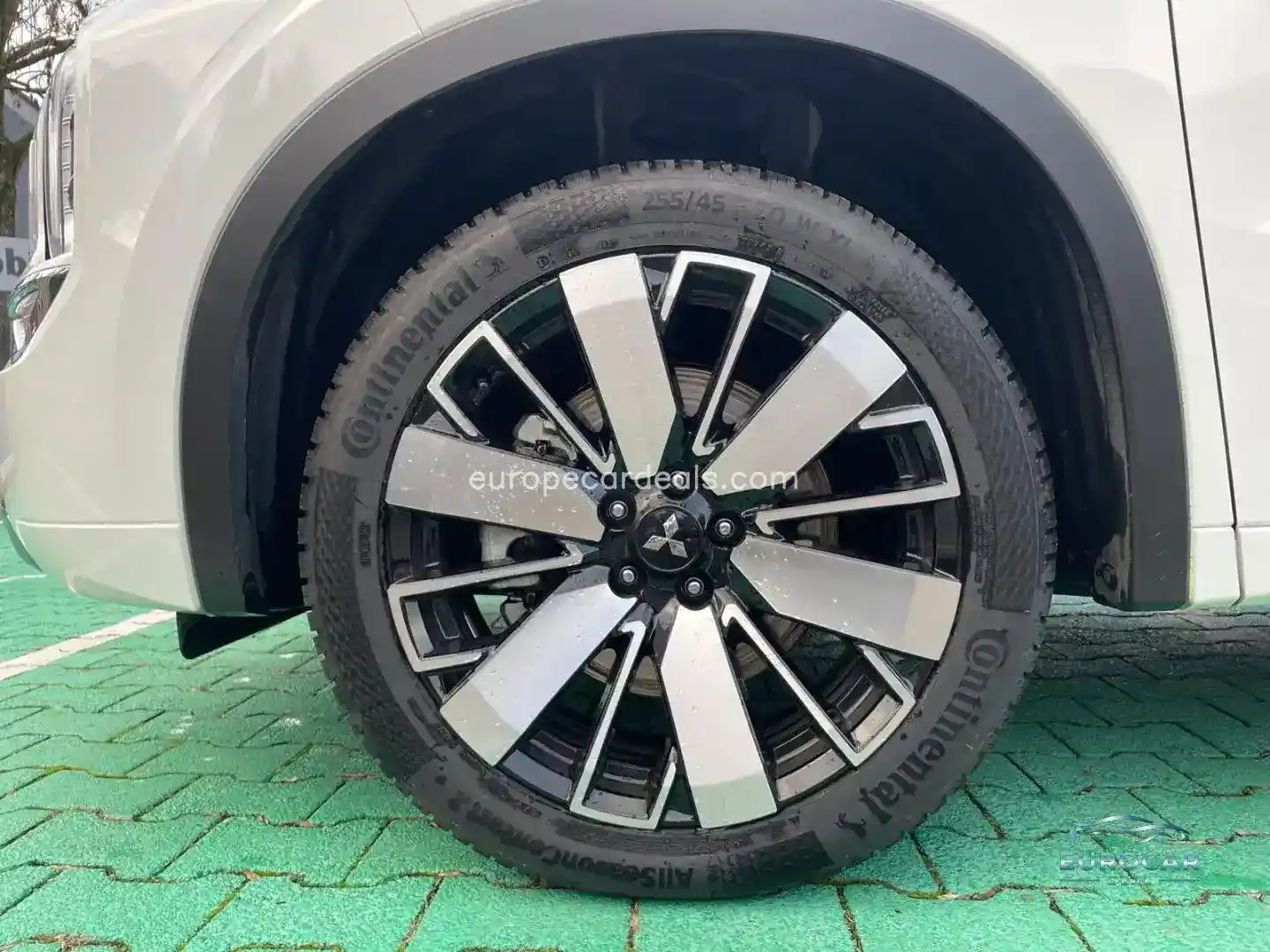 Mitsubishi Plug-in Hybrid Outlander