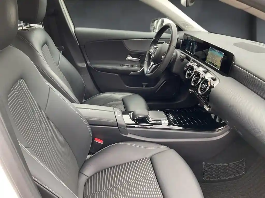 Mercedes-Benz A 220