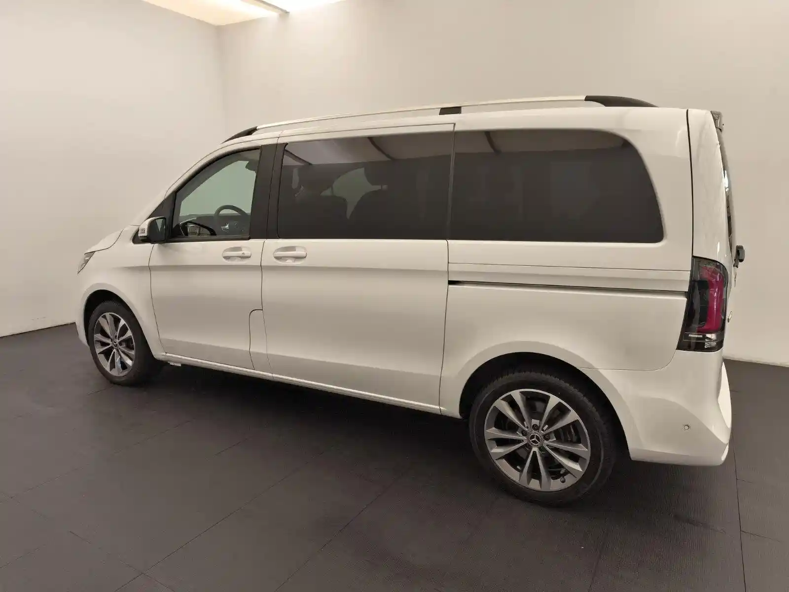 Mercedes-Benz V 220