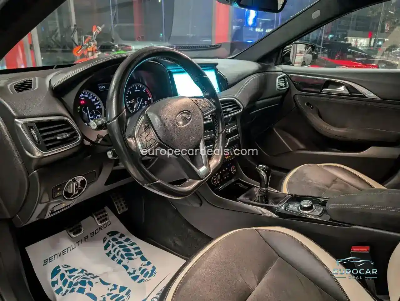 Infiniti Q30