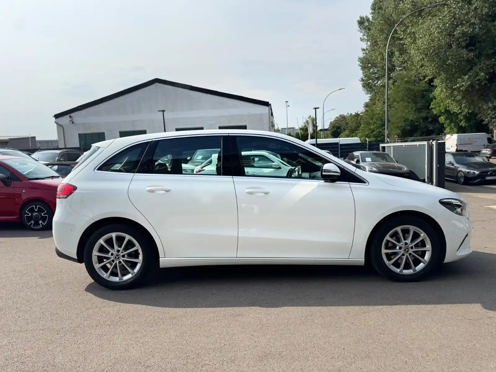 Mercedes-Benz B 180