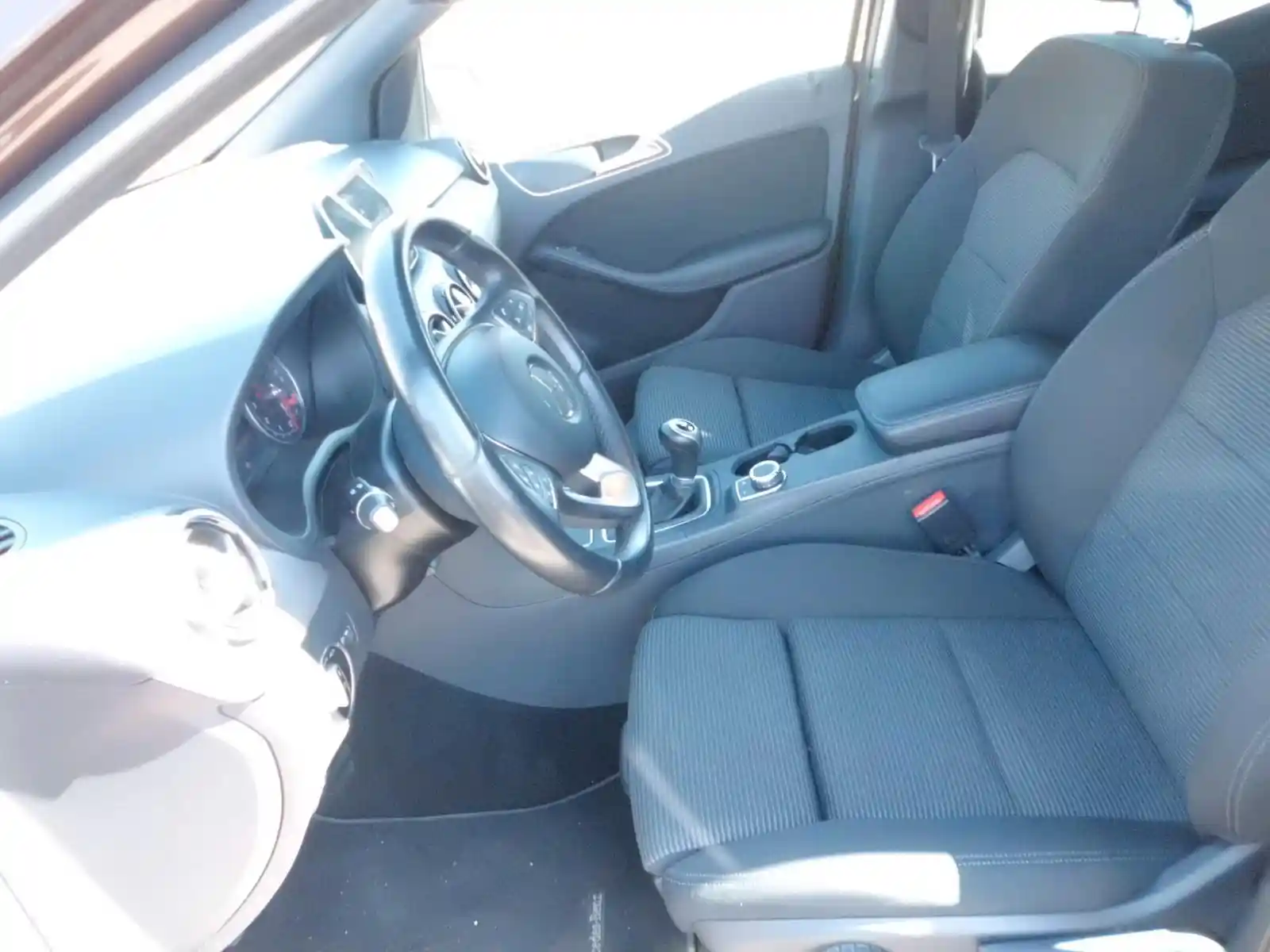 Mercedes-Benz B 180