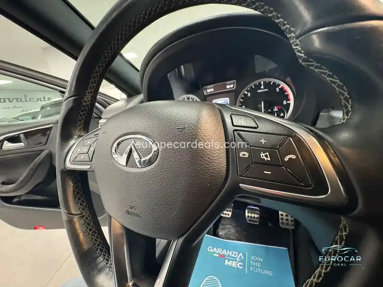 Infiniti Q30