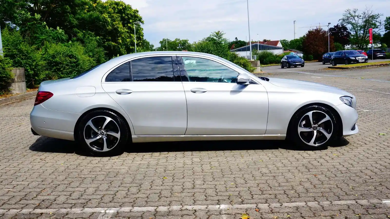 Mercedes-Benz E 200