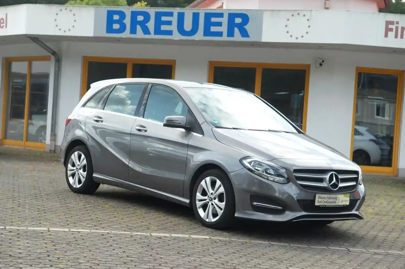 Mercedes-Benz B 180