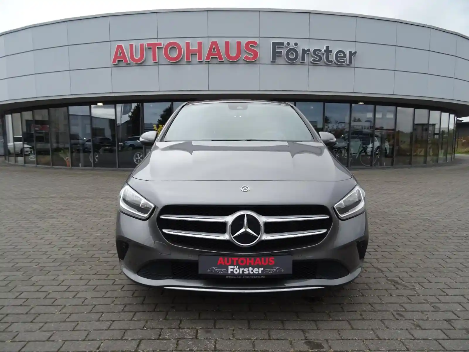 Mercedes-Benz B 180