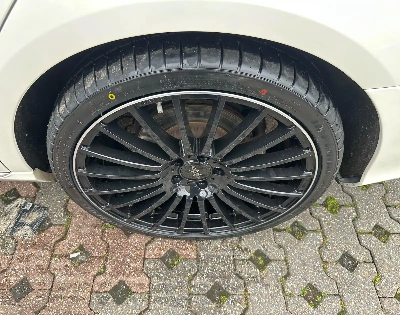 Mercedes-Benz E 200