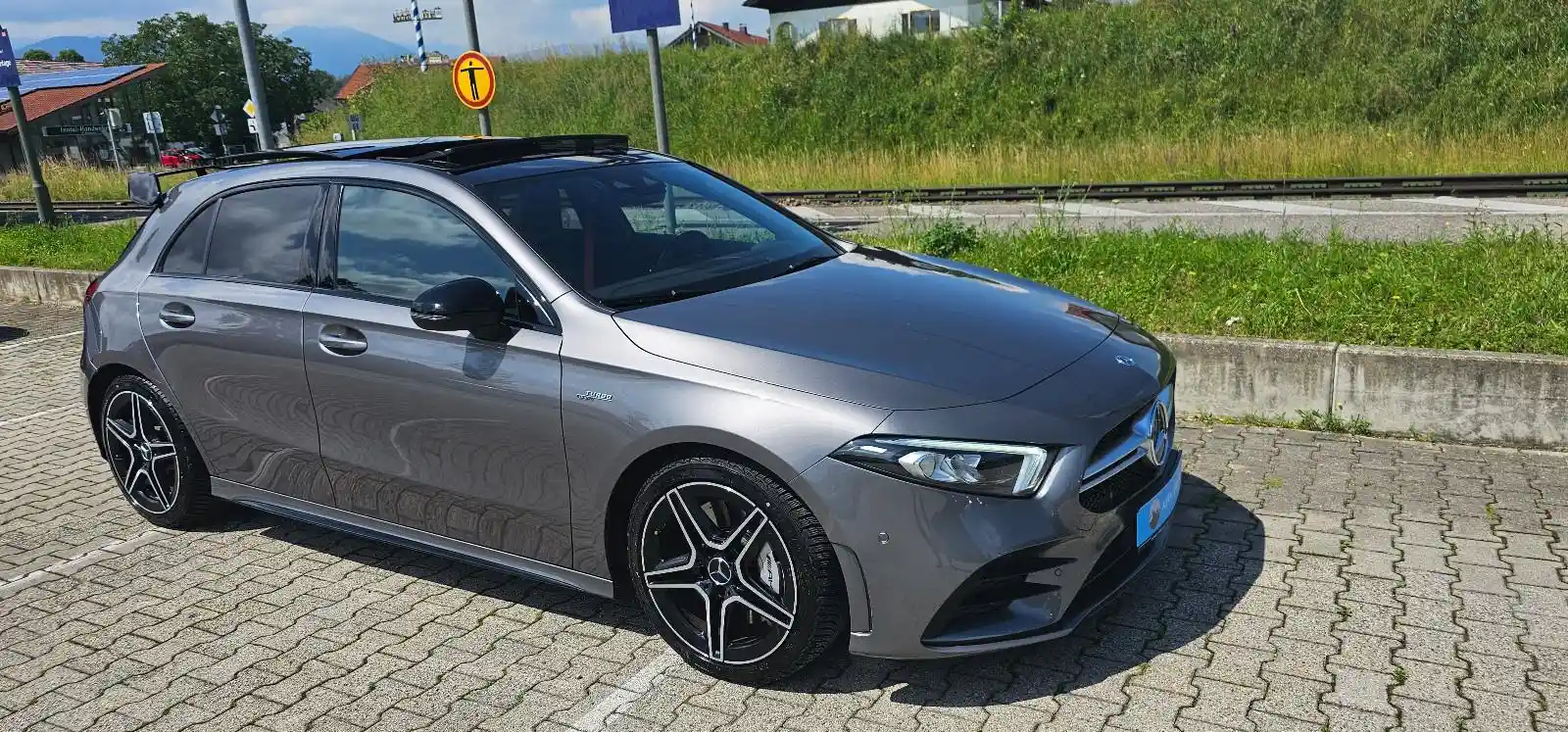 Mercedes-Benz A 35 AMG