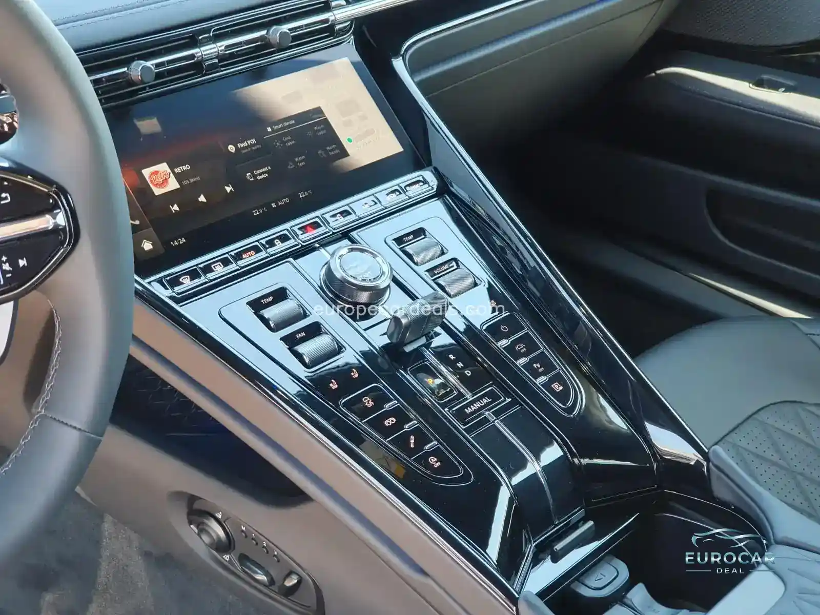 Aston Martin DB12