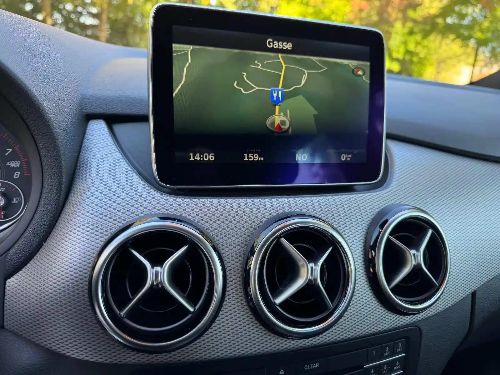 Mercedes-Benz B 180