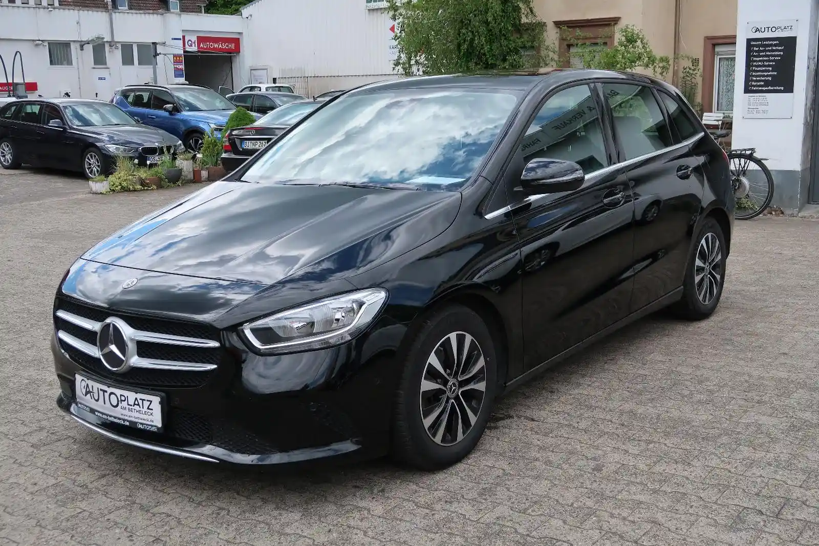 Mercedes-Benz B 180