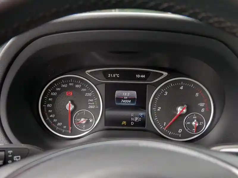 Mercedes-Benz B 180