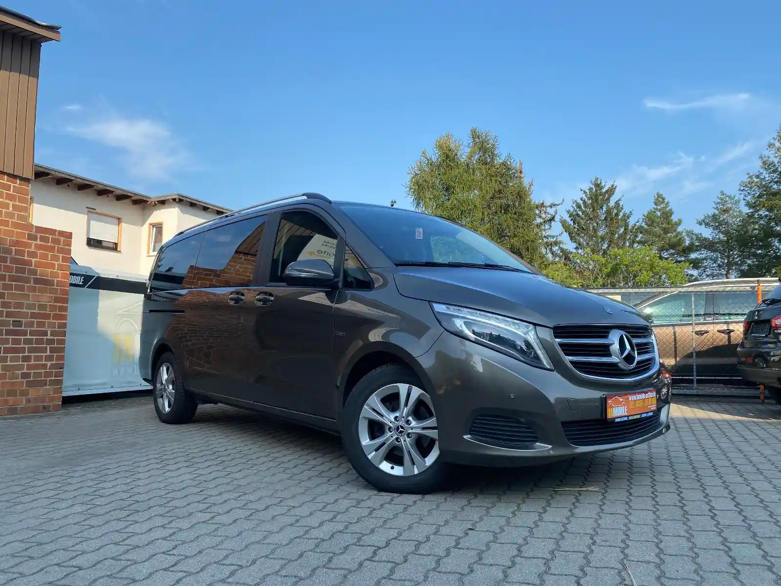 Mercedes-Benz V 220