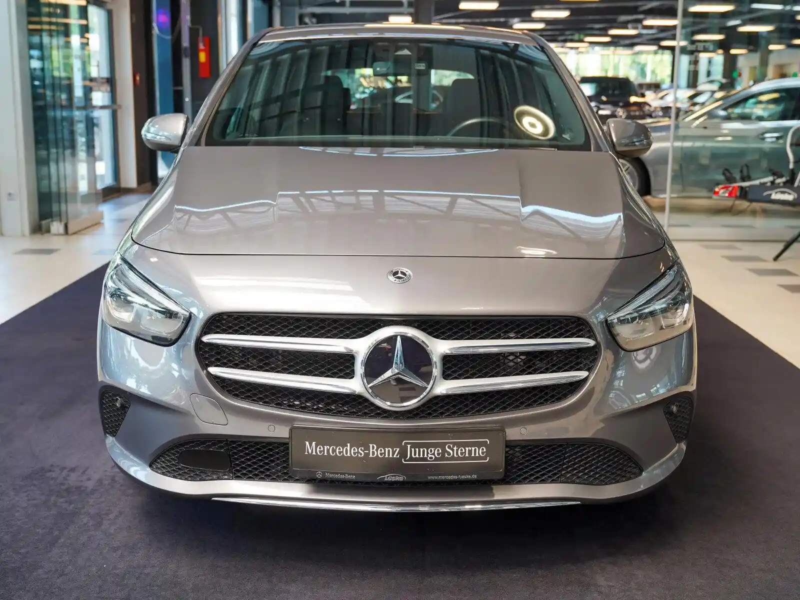 Mercedes-Benz B 220