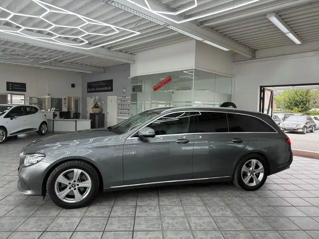 Mercedes-Benz E 220