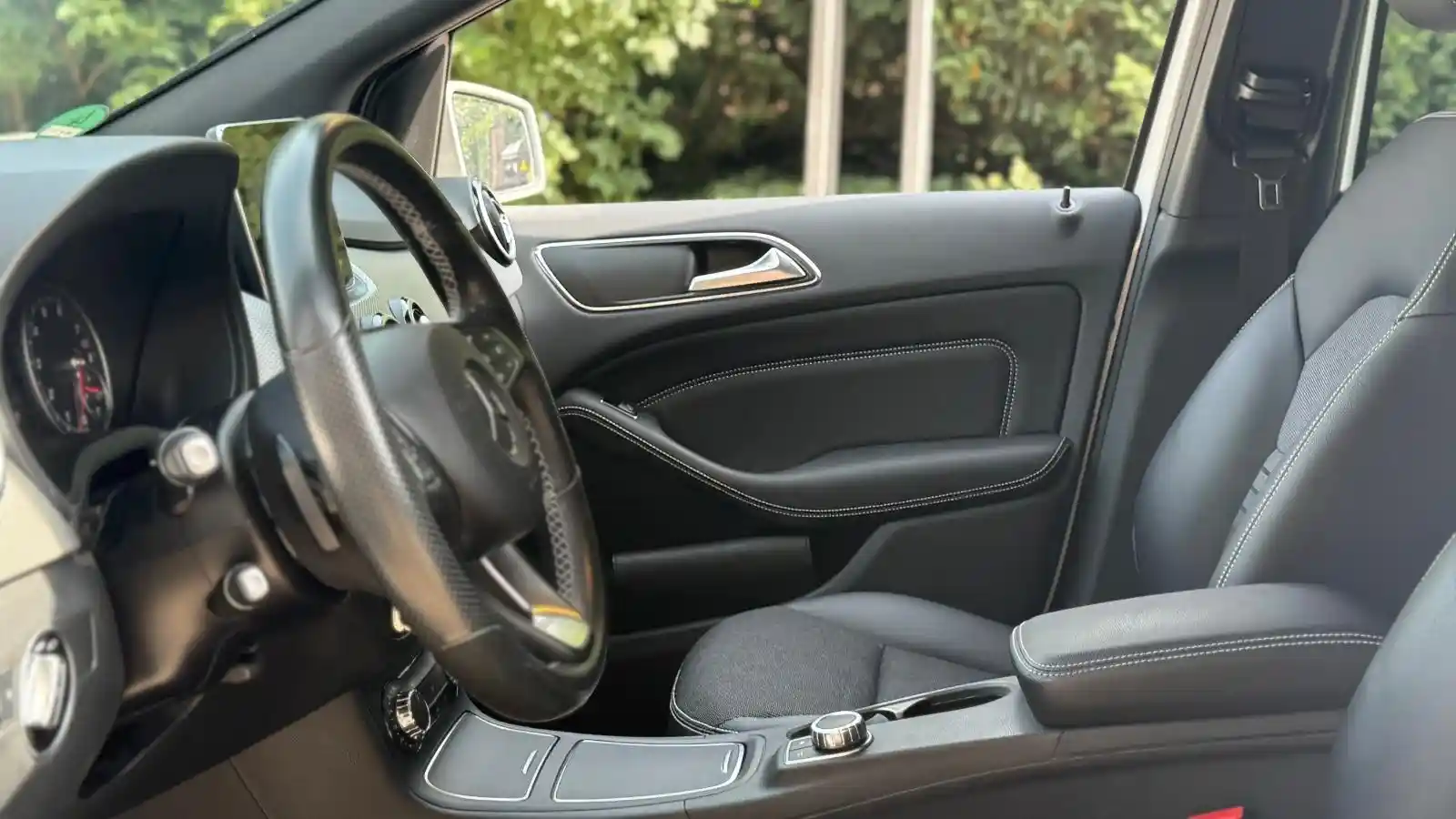 Mercedes-Benz B 180