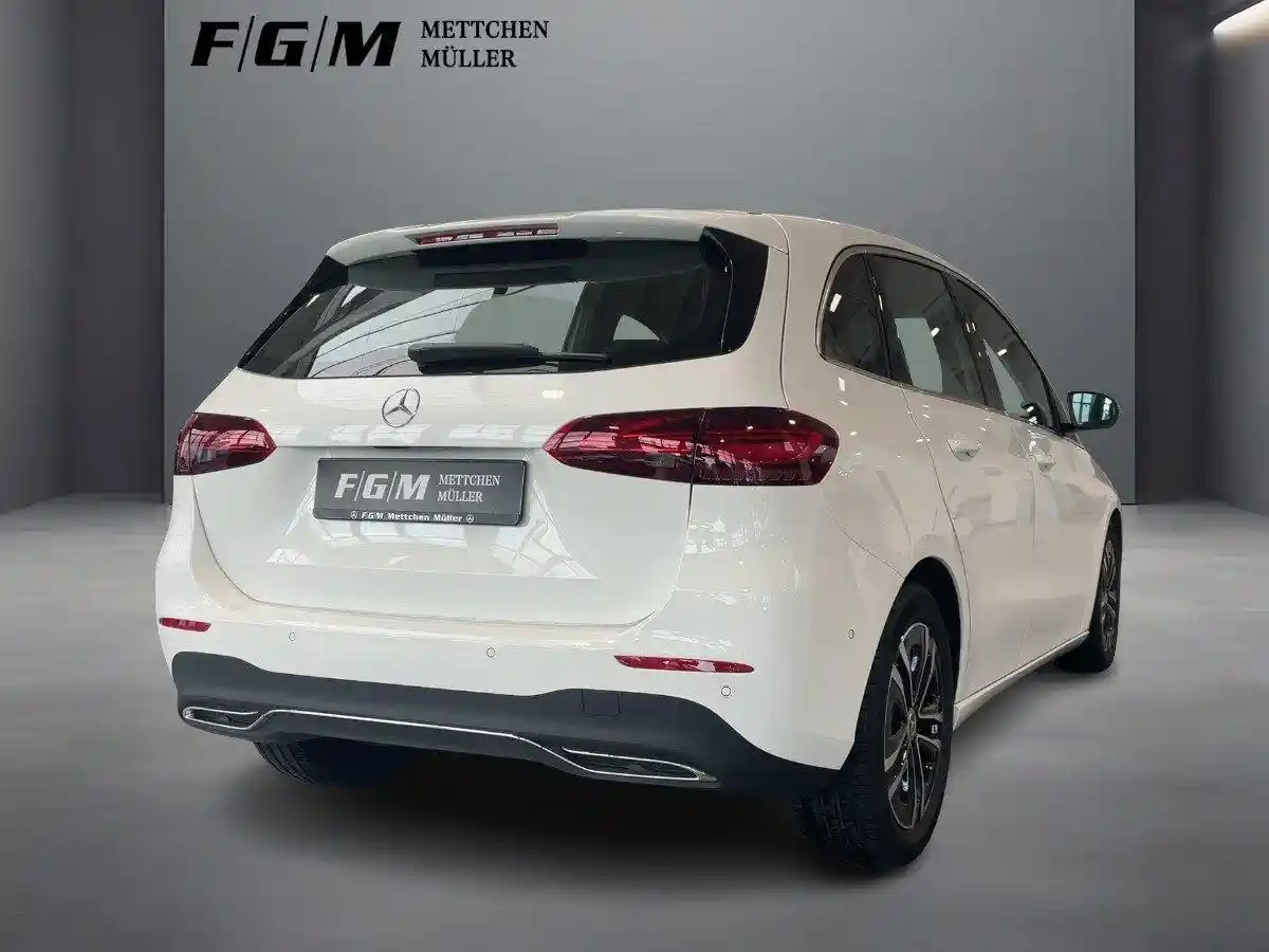 Mercedes-Benz B 180