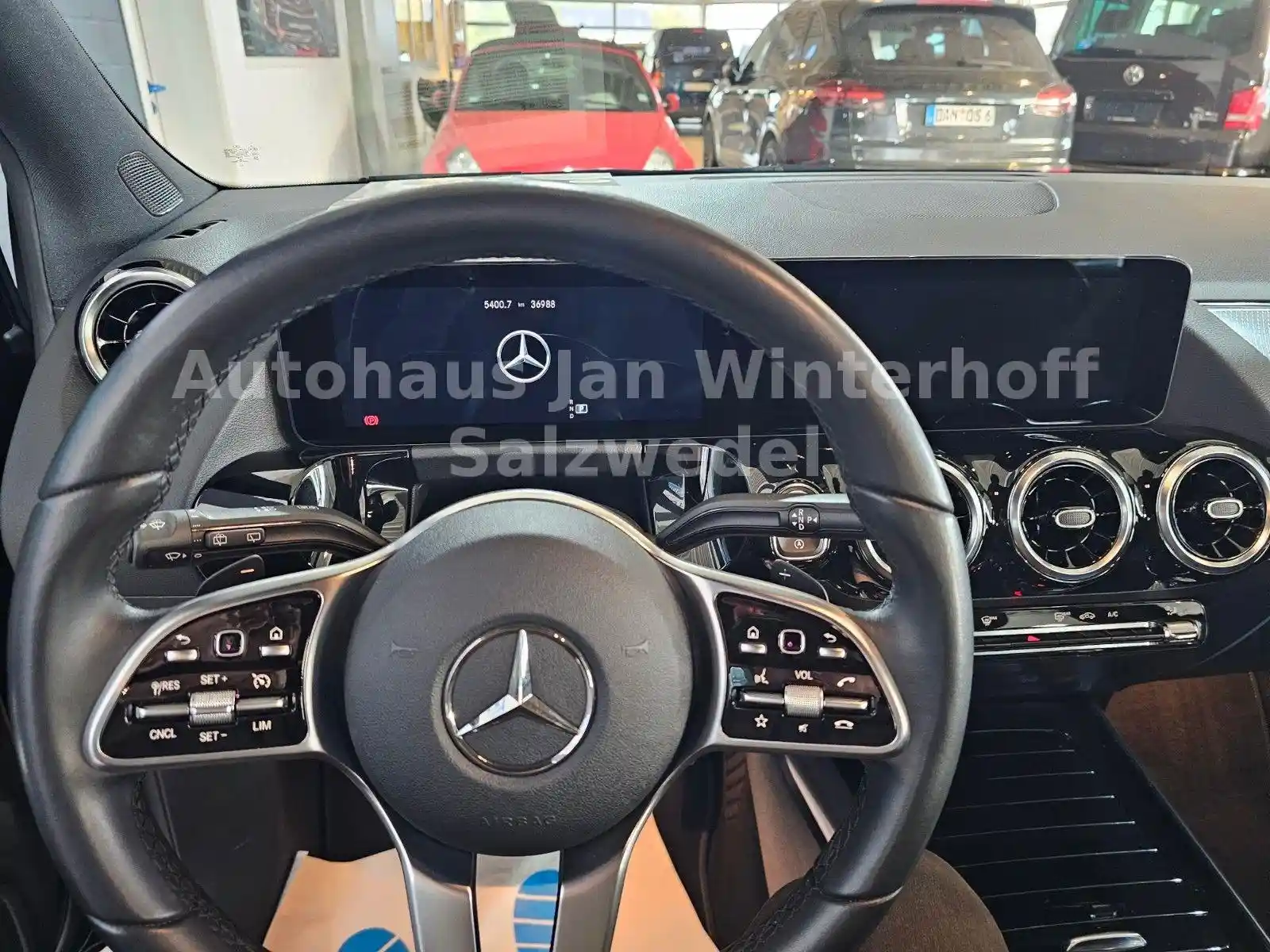 Mercedes-Benz B 180