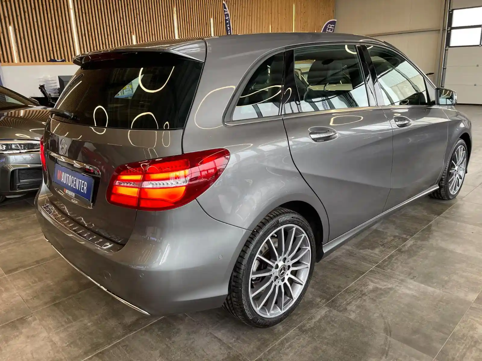 Mercedes-Benz B 220
