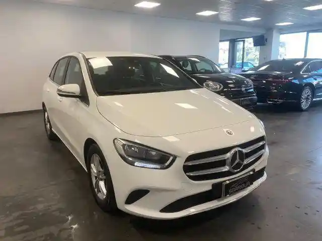 Mercedes-Benz B 180
