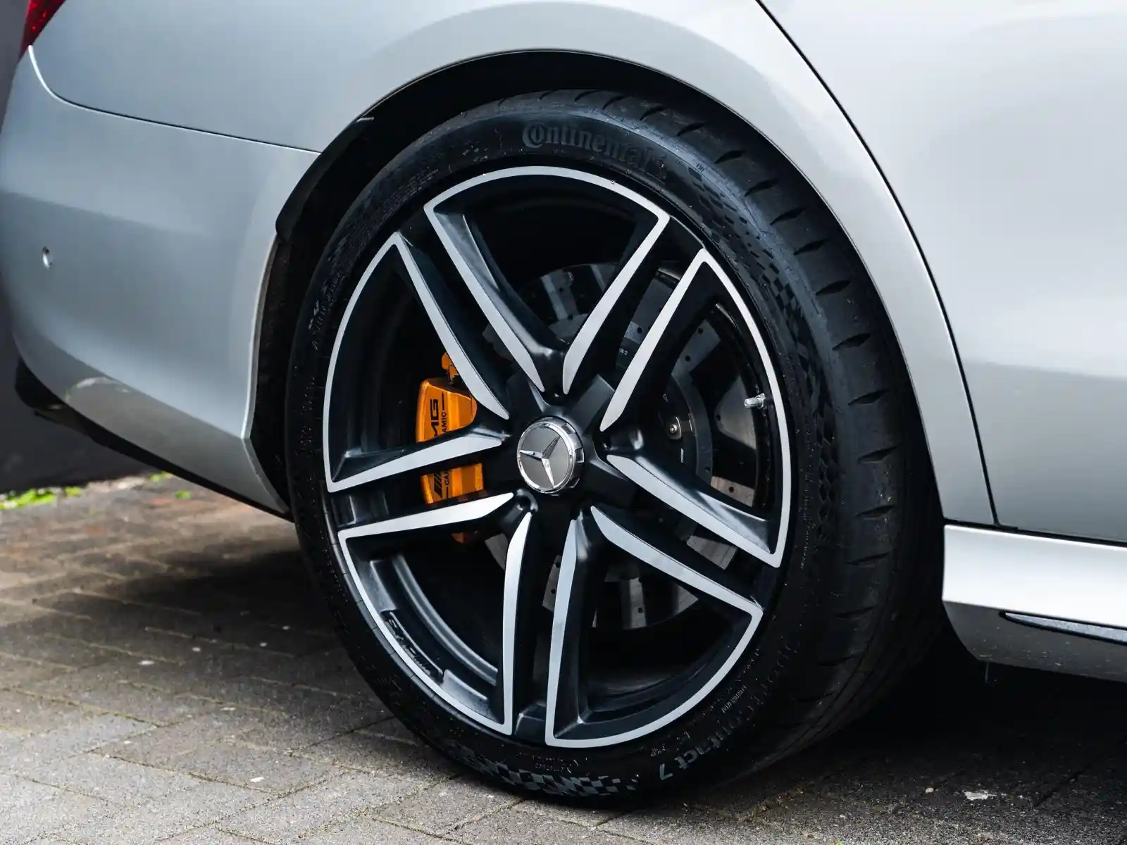Mercedes-Benz E 63 AMG