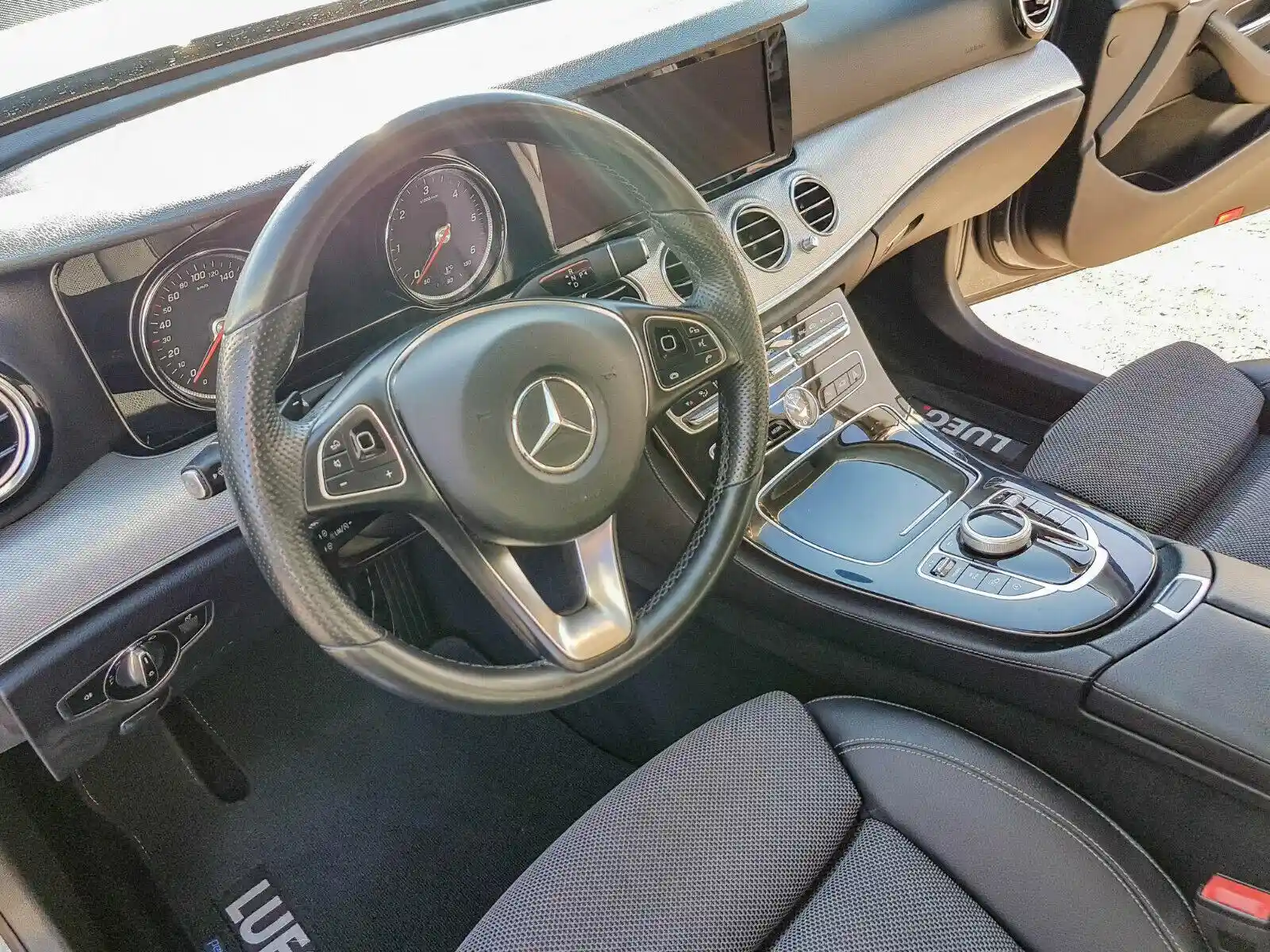 Mercedes-Benz E 220