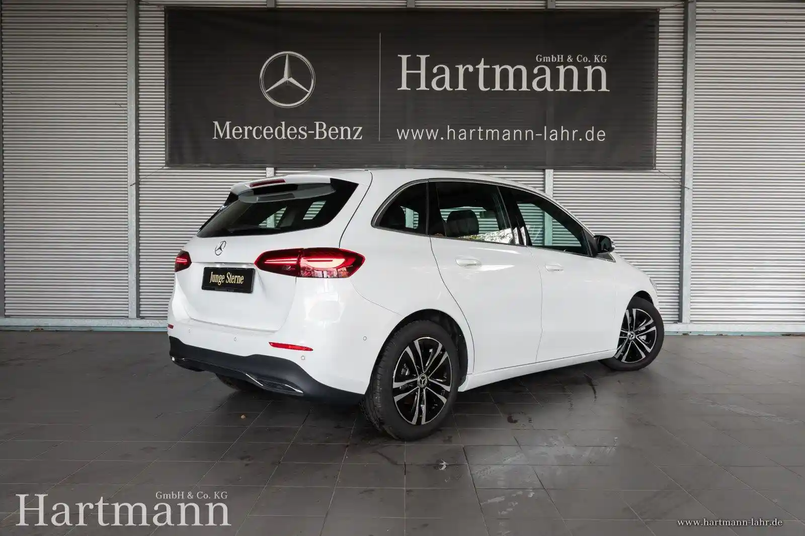 Mercedes-Benz B 180