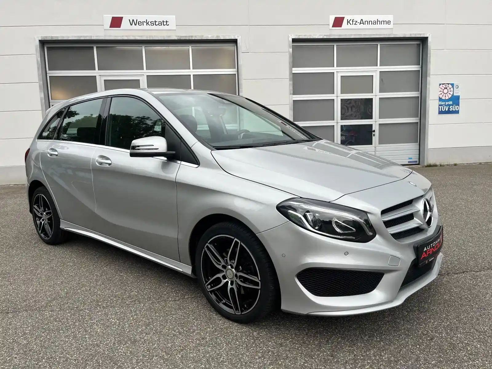 Mercedes-Benz B 180