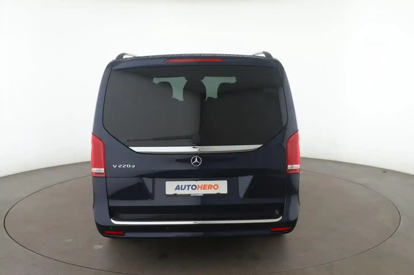 Mercedes-Benz V 220