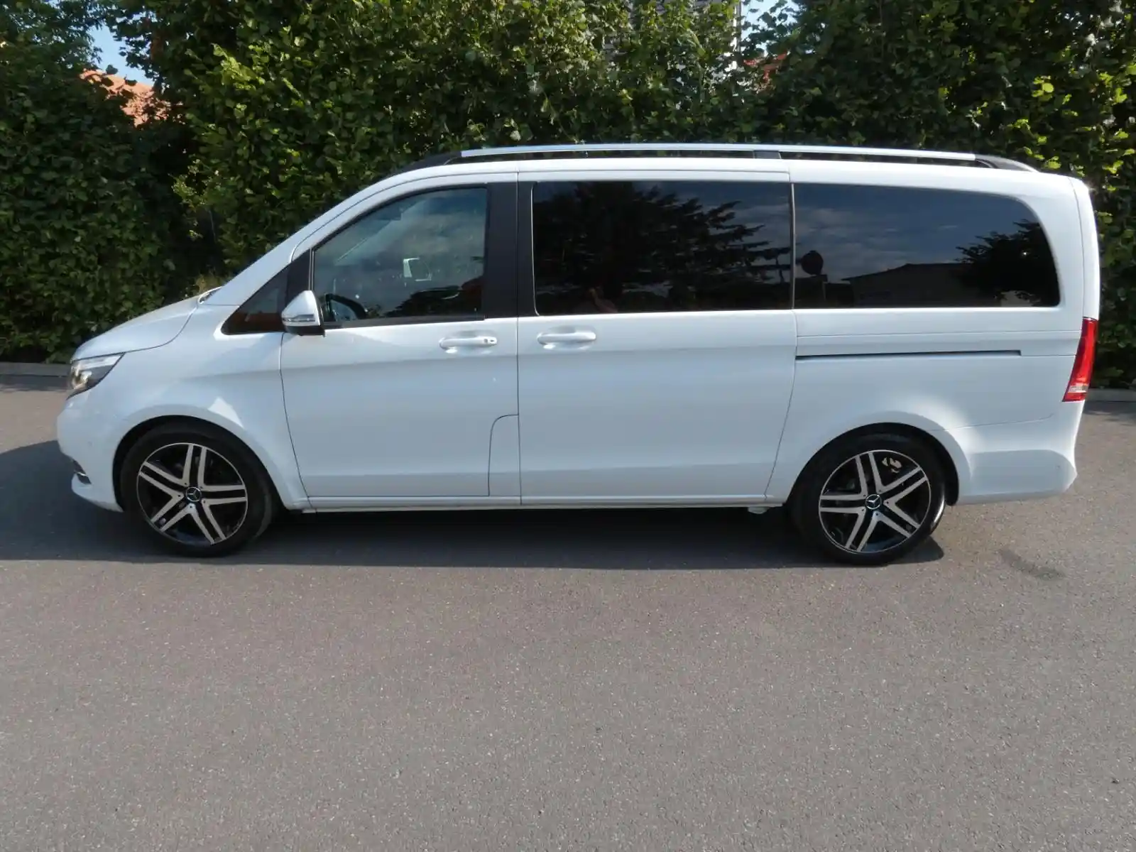 Mercedes-Benz V 220
